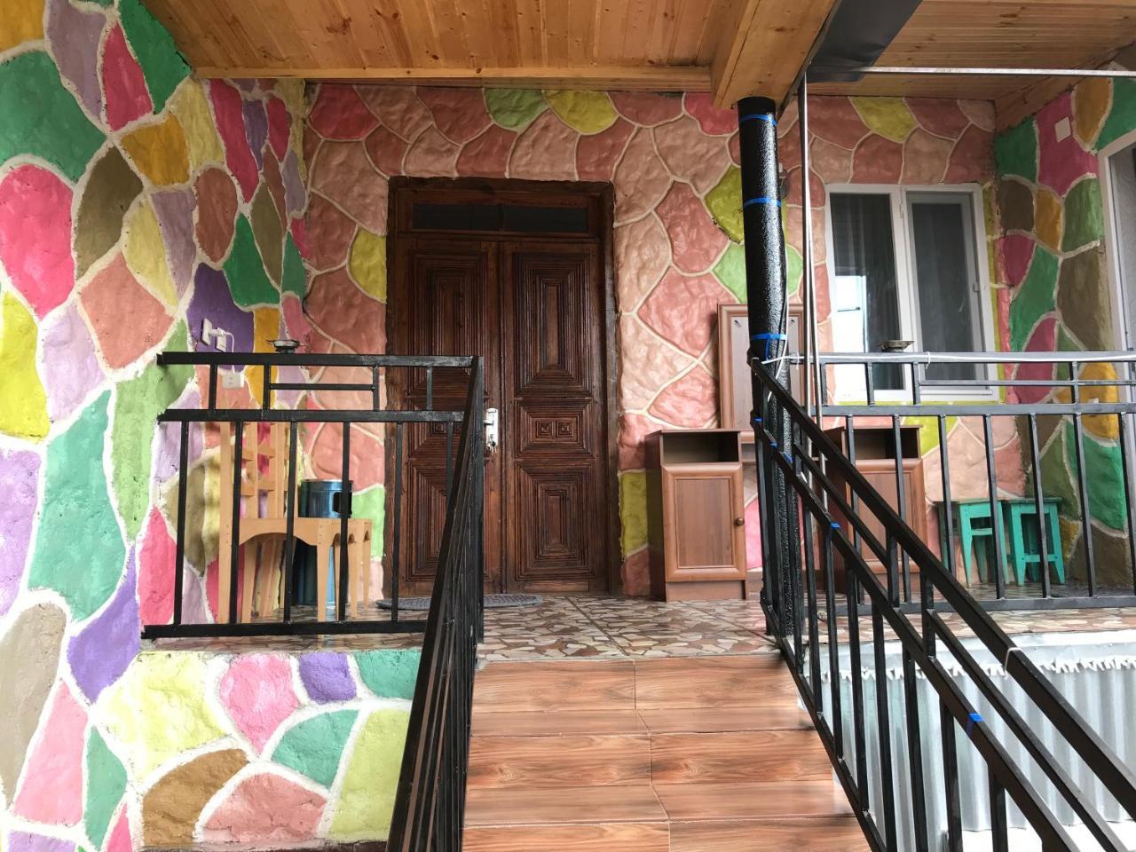 Guest House Luka Danisparauli 外观 照片